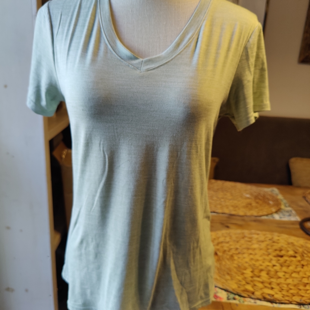 Avia Tee